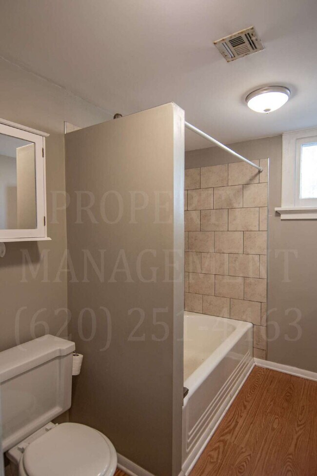 Building Photo - 4-Bedroom 2-Bathroom + Bonus Room