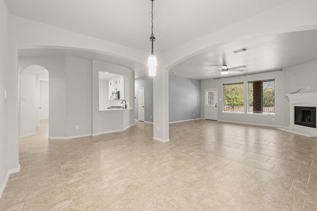 Building Photo - 9722 Massanutten Ln