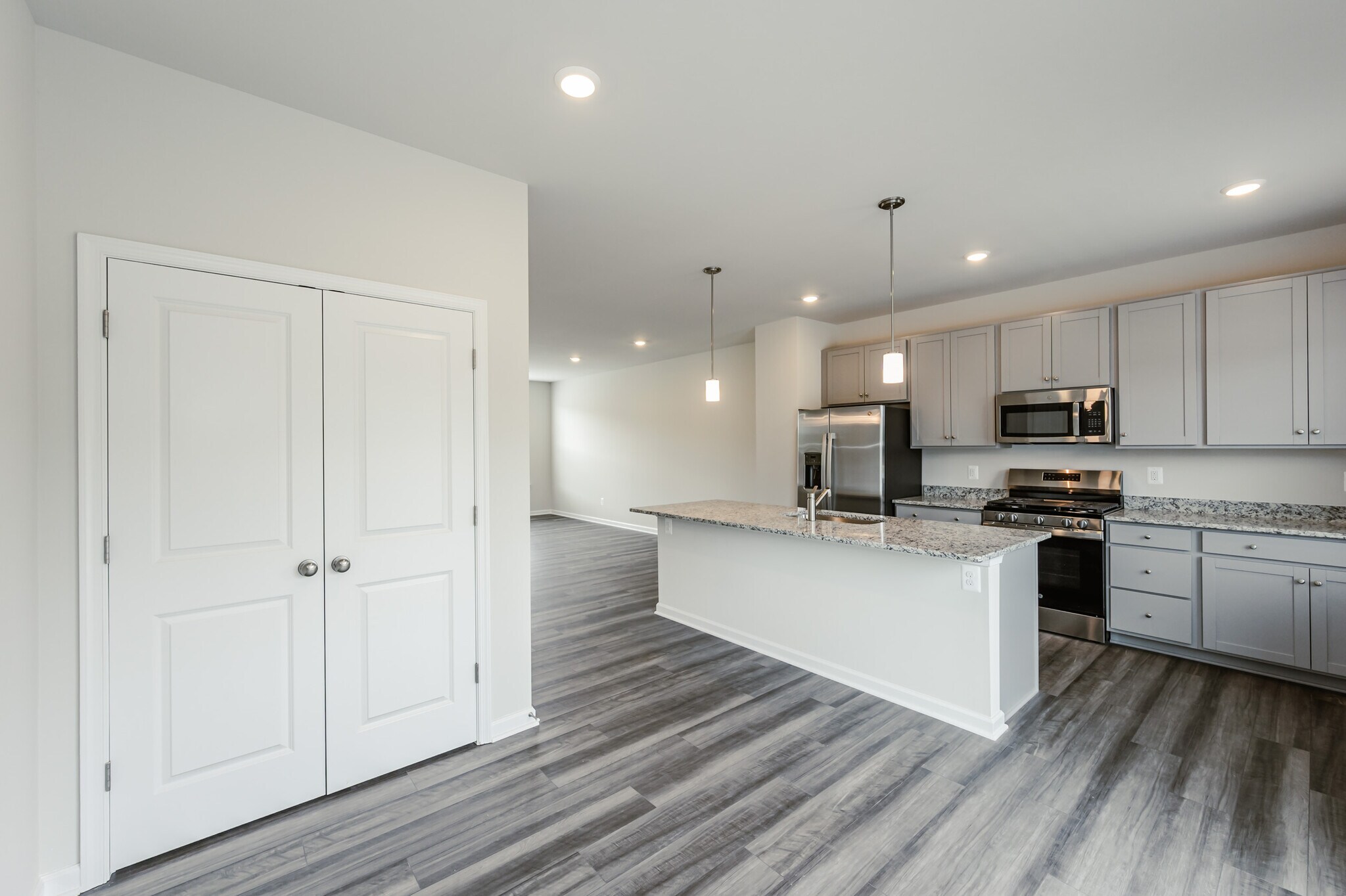 Building Photo - 8757 Whitman Dr