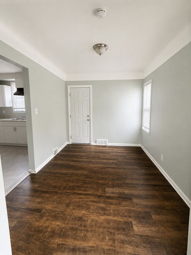 Building Photo - Well-Laid-Out 3-Bedroom Home Available for Rent in Detroit