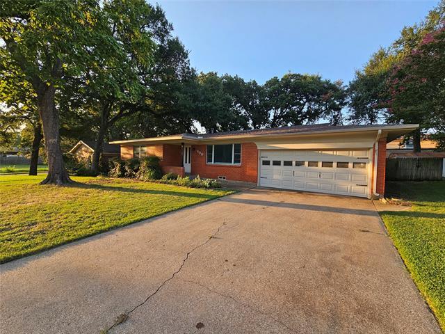 Building Photo - 800 Valley View Dr