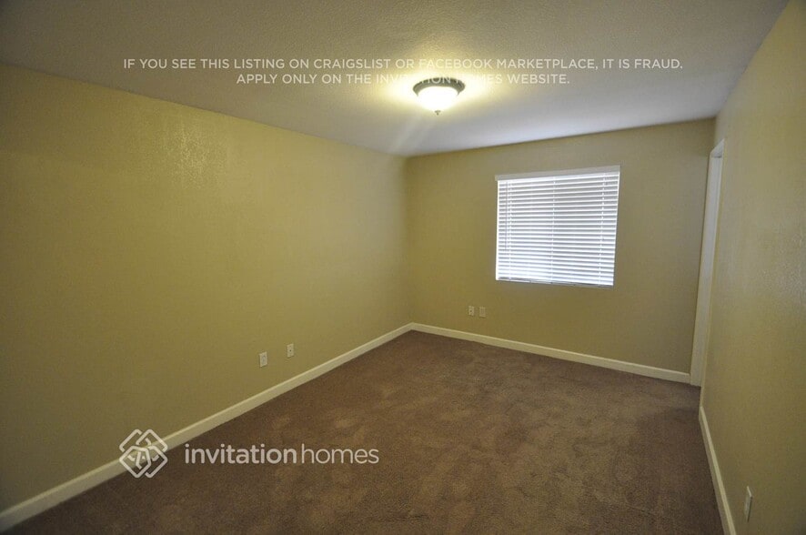 Building Photo - 3643 E Surrey Ave