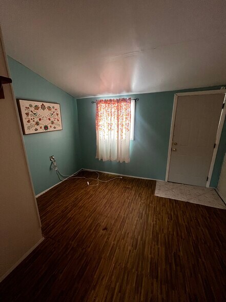 Building Photo - 456 N Main St