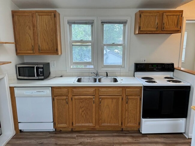 Building Photo - Goss Street Duplex