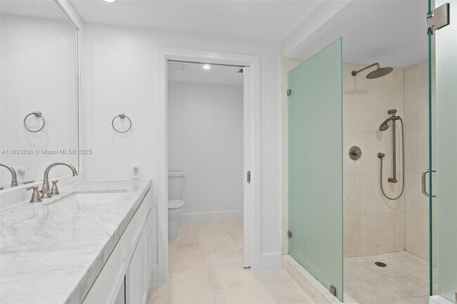 Building Photo - 251 Crandon Blvd