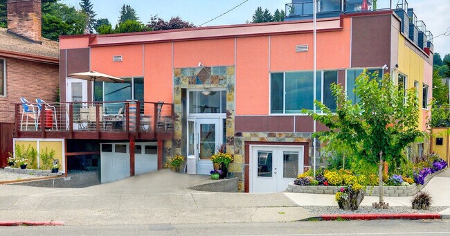 Building Photo - 2430 Alki Ave SW