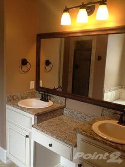 Building Photo - Oxford’s Best Neighborhood!!