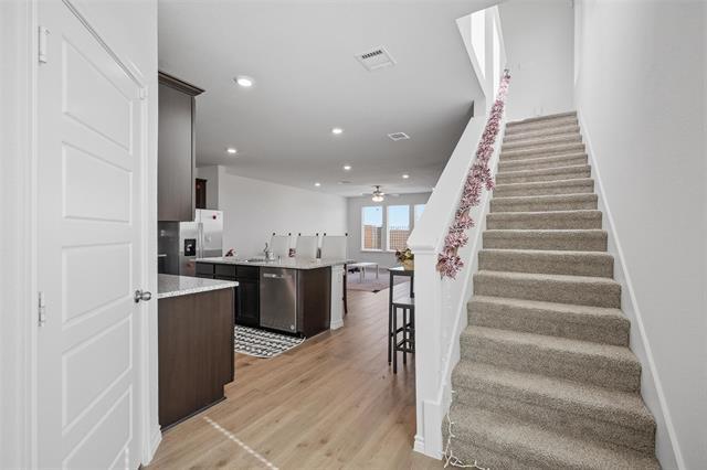 Building Photo - 732 Thorn Crk Dr