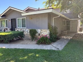 Building Photo - Beautifully maintained 2 bedroom condo