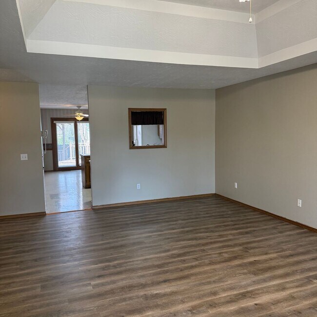 Building Photo - Beautiful 2 Bedroom Bathroom Patio Home Available NOW!