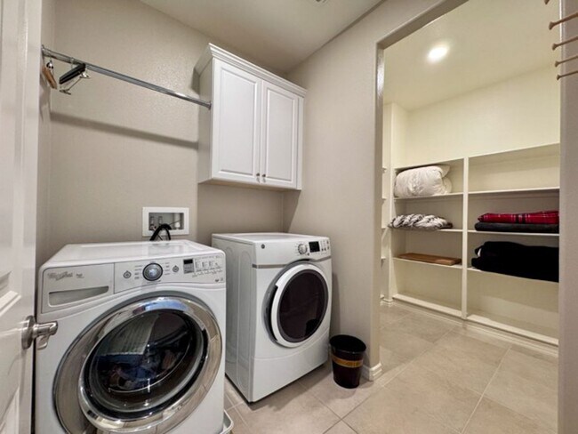 Building Photo - Stunning 5 Bedroom + Office Home with Priv...