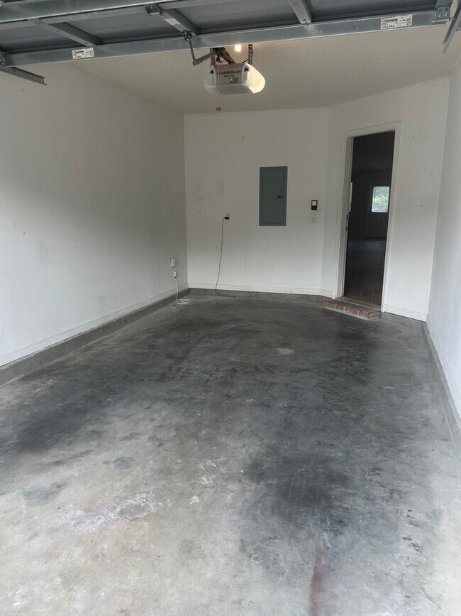 Building Photo - 7970 Stonebrook Dr
