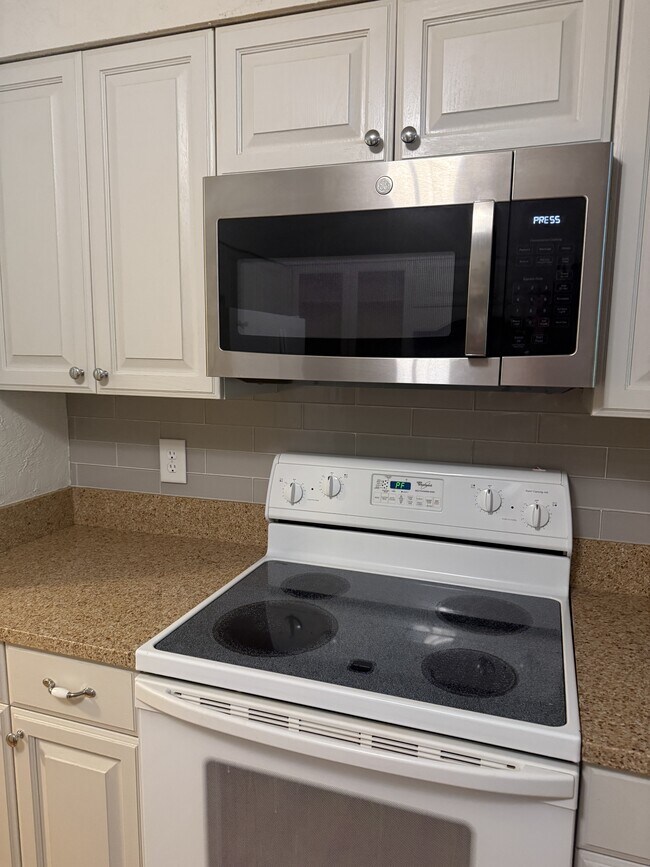 Building Photo - 504 Main St