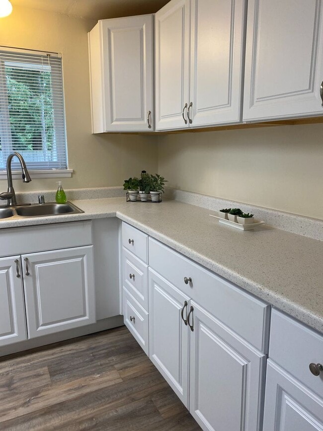 Building Photo - Updated 3 Bedroom 1 Bath home in Tacoma