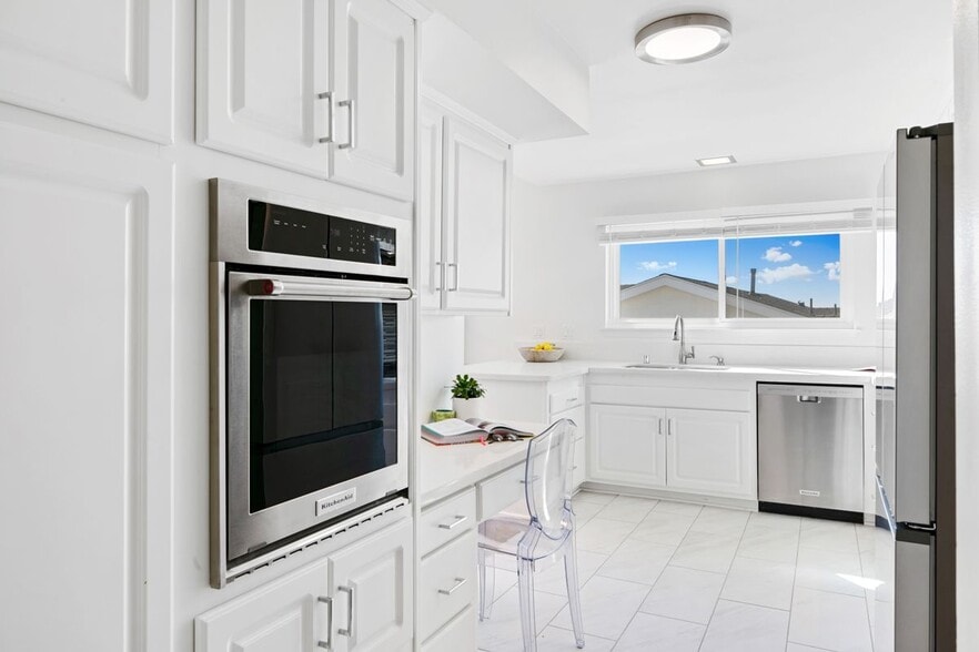 Building Photo - 3636 Oceanhill Way