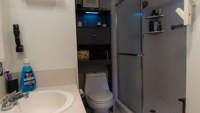 Building Photo - 4016 Lincoln A