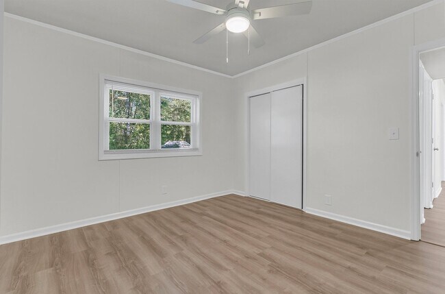 Building Photo - Charming 2BR/1BA Apartment in the Heart of Summerville