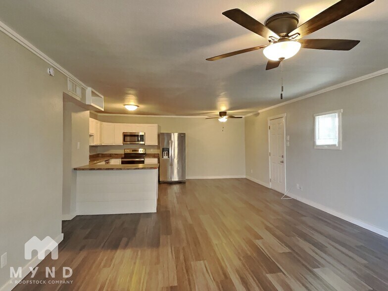 Building Photo - 5650 S 46th Pl