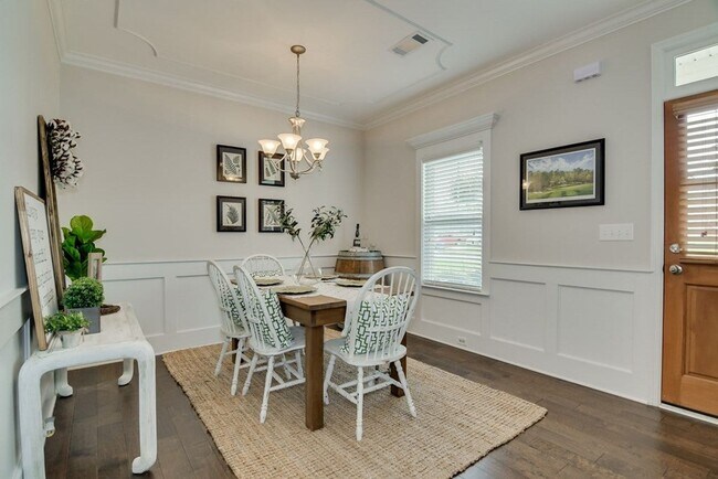Building Photo - 1554 Driftwood Ln