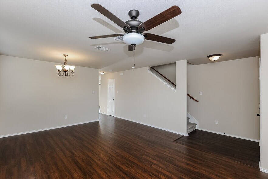 Building Photo - 309 Coneflower Dr