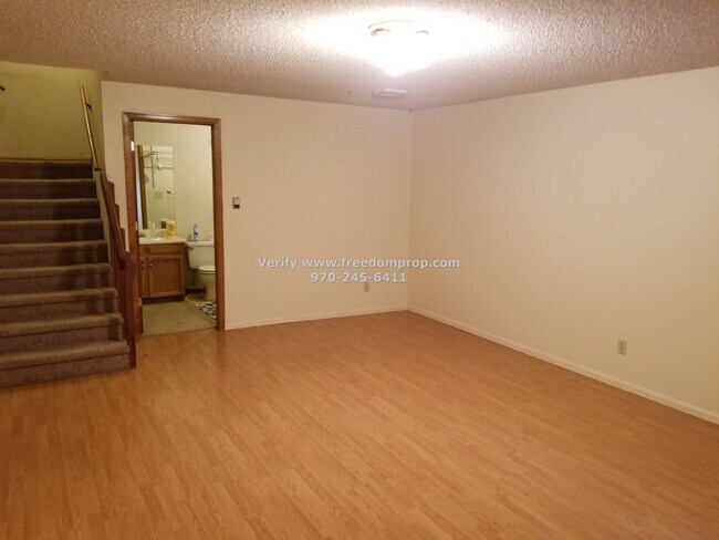 Building Photo - Lots of space in this 3 Bedroom 2.5 Bath Ridges Duplex