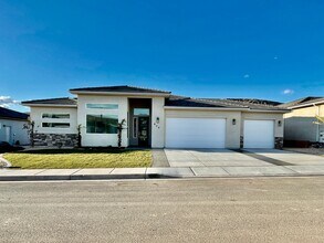 Building Photo - Three Bedroom Home in Washington Fields