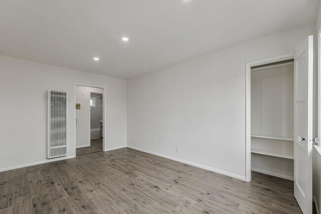 Building Photo - 3841 Arlington Ave