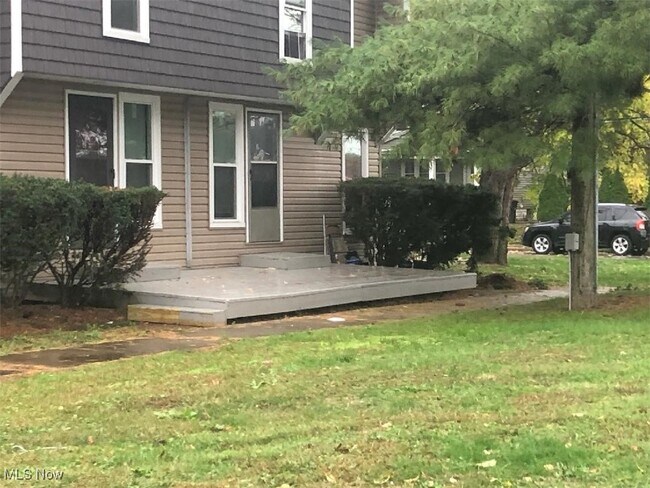 Building Photo - 595 Dayton St