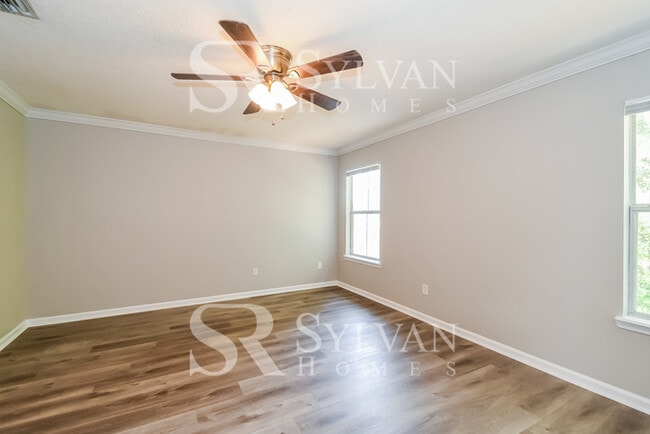 Building Photo - Welcome home to this stunning 4 bedroom, 3 bathroom home!