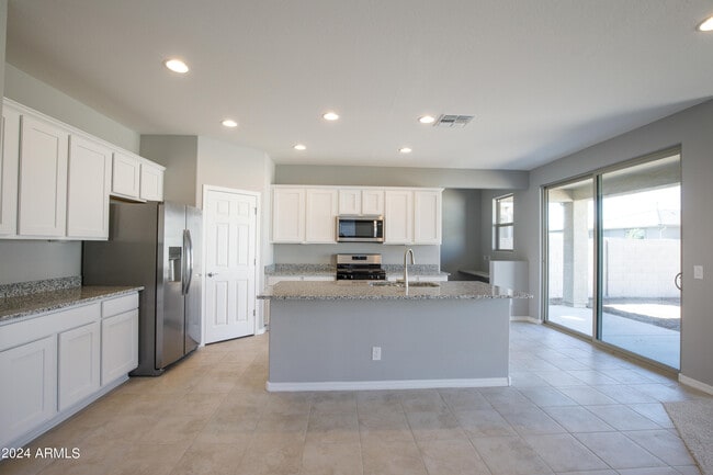 Building Photo - 8956 W Luke Ave