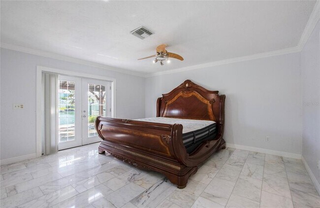 Building Photo - 551 Crystal Dr