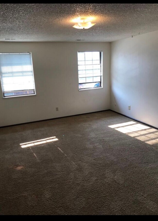 Building Photo - 1720 Cambridge Dr