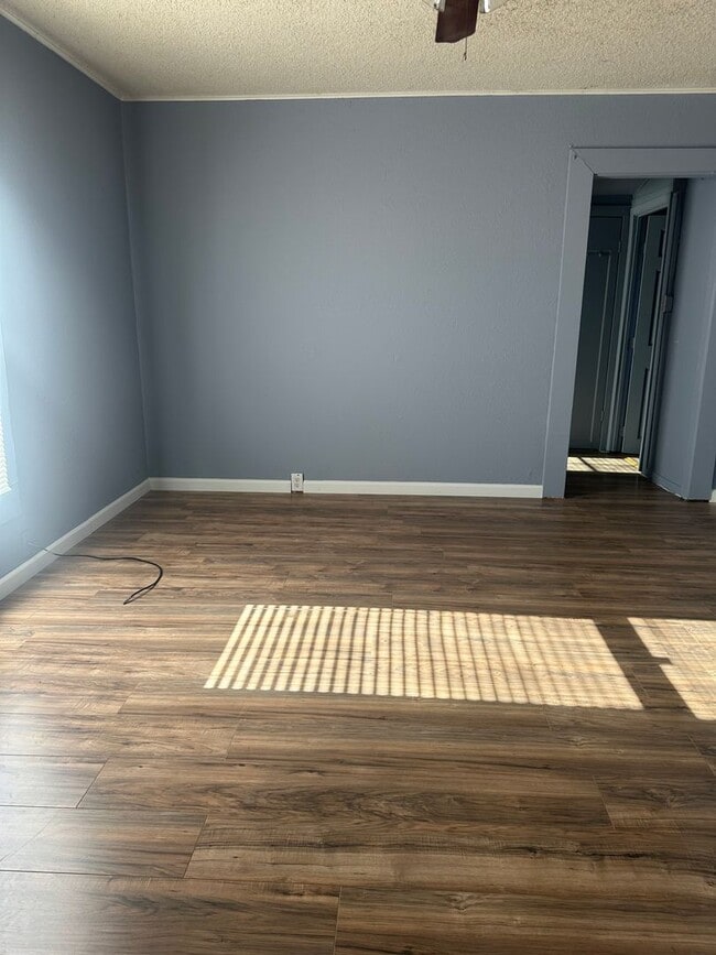 Building Photo - 731 Vermont Ave