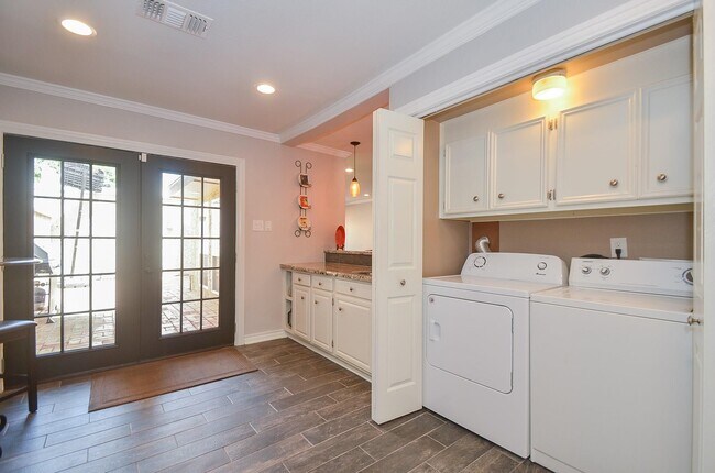Building Photo - 4808 Palmetto St