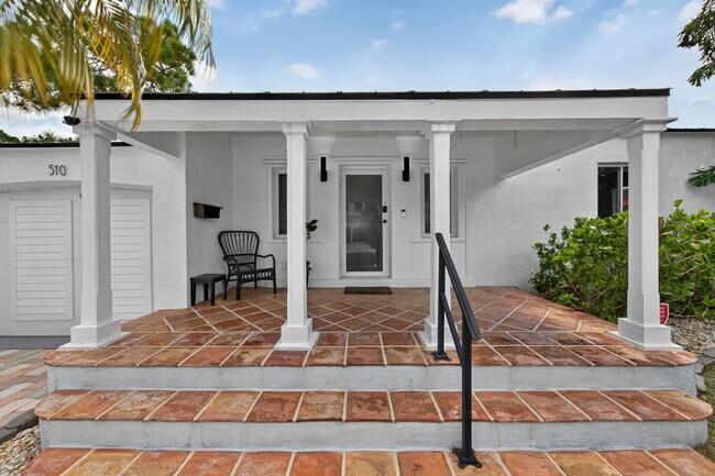 Building Photo - 510 NE 8th Ave