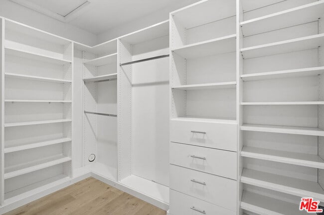 Building Photo - 914 Evergreen St