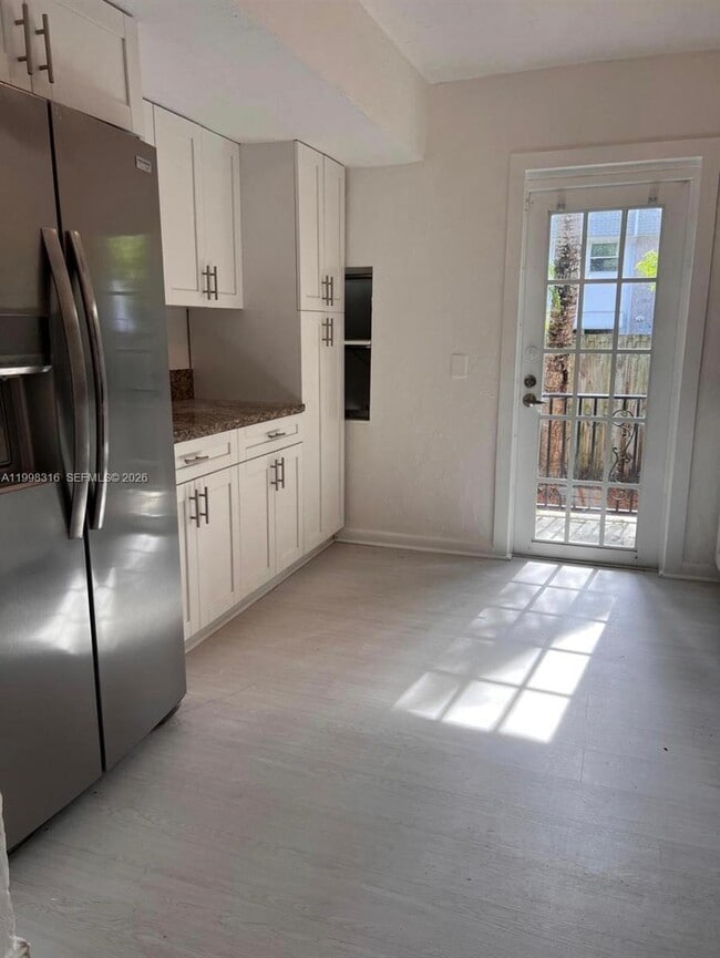 Building Photo - 1641 Arthur St