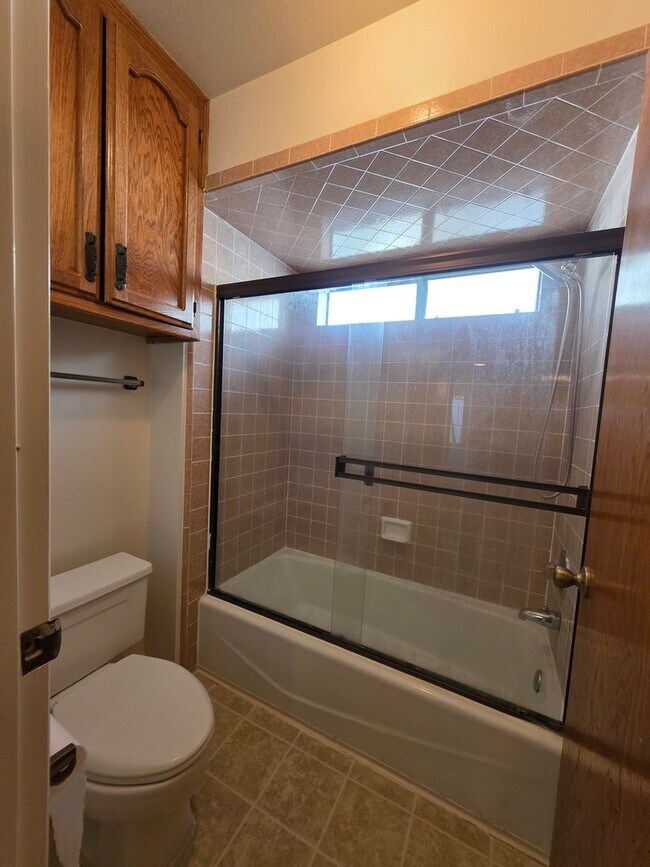 Building Photo - 6901 Courtside Cir