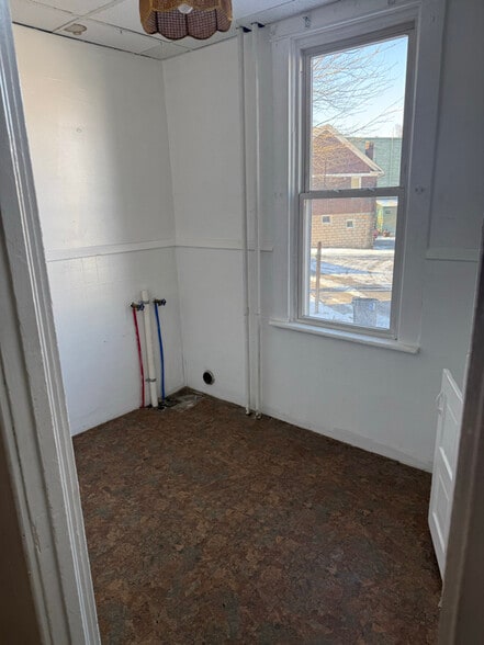 Building Photo - 735 Central Ave