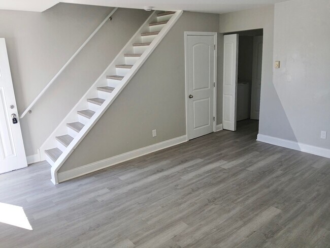 Building Photo - 746 Oakton Rd