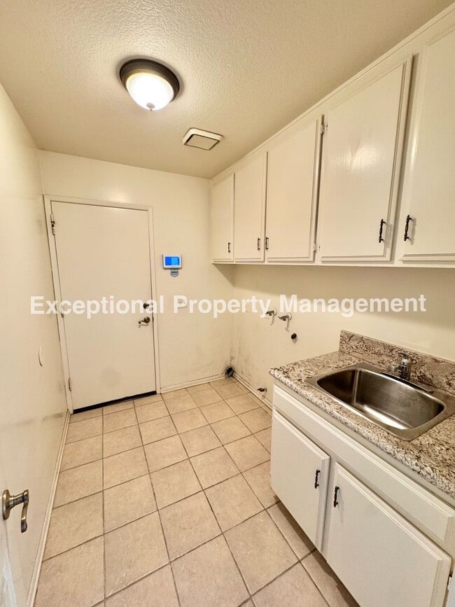 Building Photo - Great Deer Creek Estate