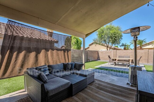 Building Photo - 2530 E Camellia Dr