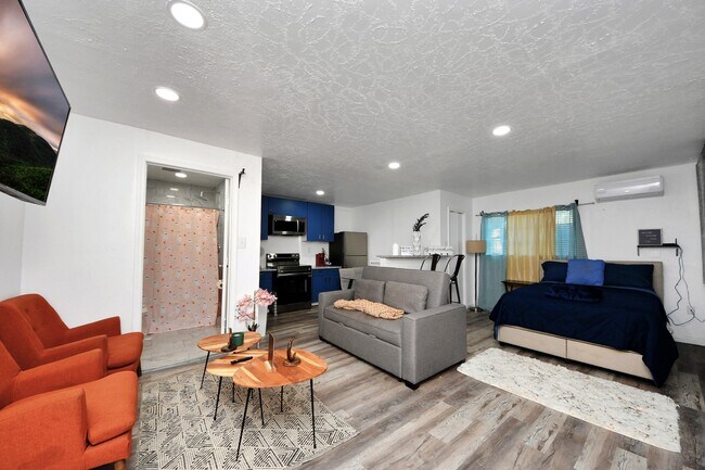 Building Photo - 15715 Creekhaven Dr