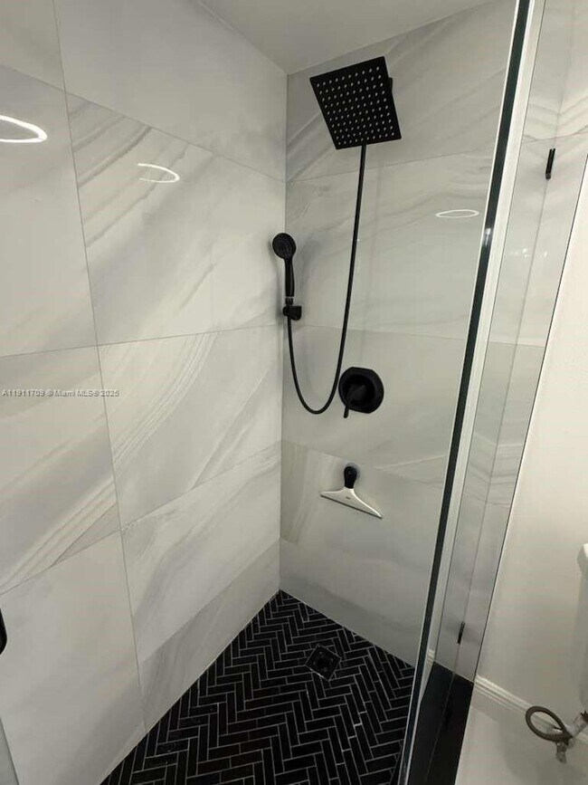 Building Photo - 6820 Indian Creek Dr