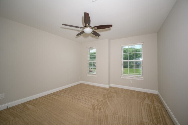 Building Photo - **RARE, EXECUTIVE HOME ON OVER HALF AN ACR...