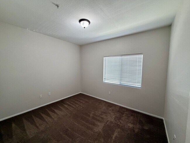 Building Photo - 2291 W Horizon Ridge Pkwy