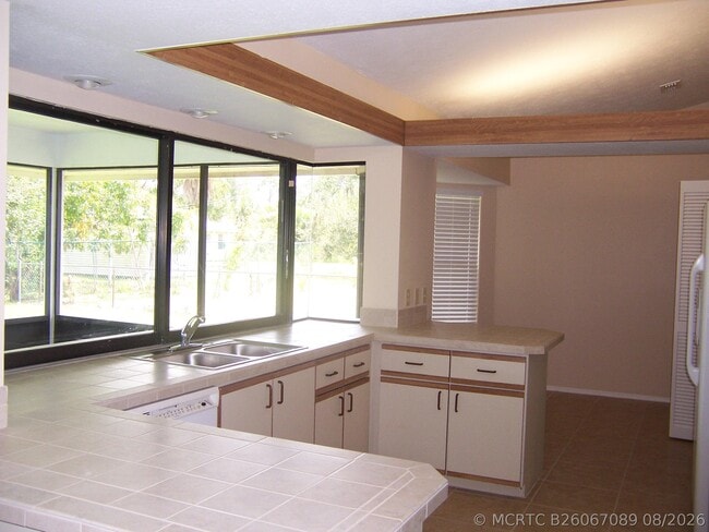 Building Photo - 2163 SE Shelter Dr