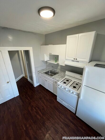 Building Photo - 64 Hollis St