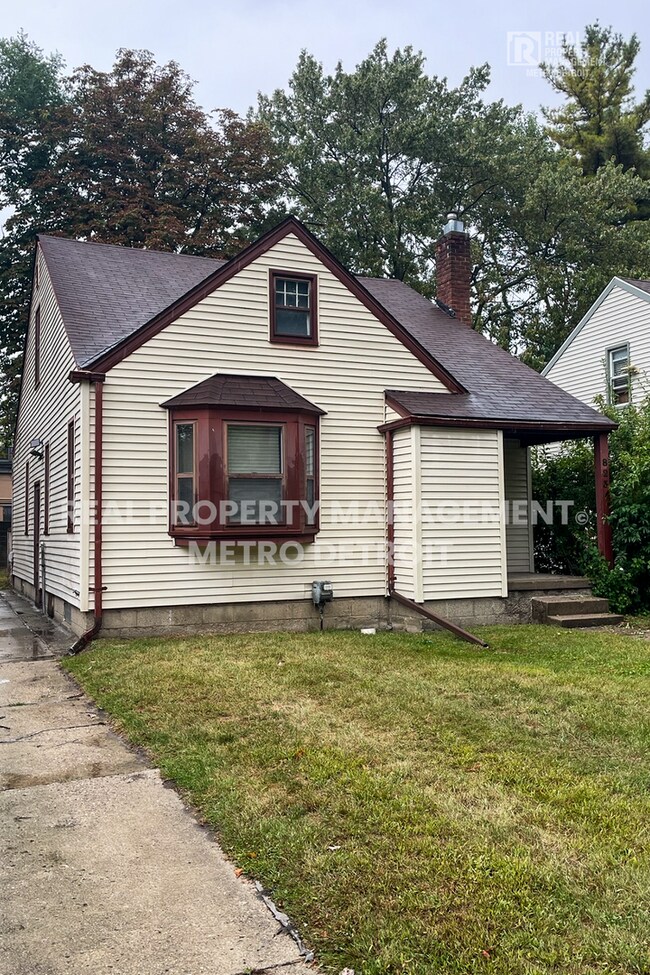 Building Photo - LEASE TODAY and SAVE!!