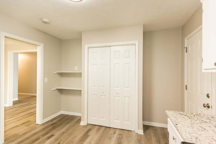 Building Photo - 440 Creekside Ct